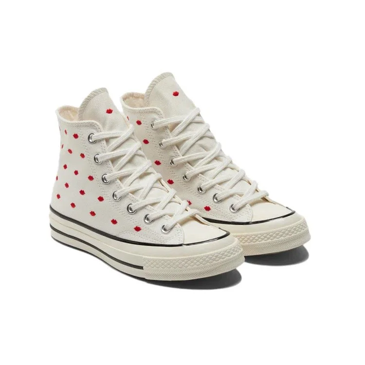 Chuck 70 Embroidered Lips High „Love Me – Vintage White“ Chuck 70 Embroidered Lips High „Love Me – Vintage White“
