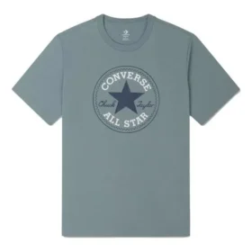 Go-To Chuck Taylor All Star Patch Logo Standard Fit T-Shirt Asia Sizing „Modrá“ Go-To Chuck Taylor All Star Patch Logo Standard Fit T-Shirt Asia Sizing „Modrá“