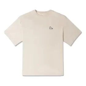 Tričko s volným střihem a nášivkou Go-To Sneaker, asijské velikosti „Beige“ Tričko s volným střihem a nášivkou Go-To Sneaker, asijské velikosti „Beige“